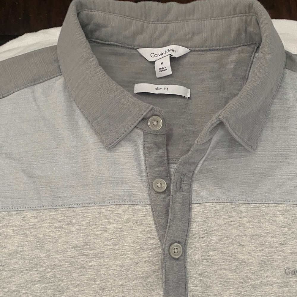 Calvin Klein Two-Tone Gray Polo Shirt - Picture 4 of 6